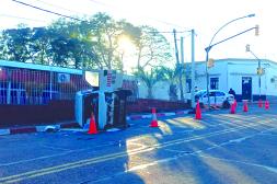 Espectacular choque y vuelco movilizó  a bomberos y dejó tres heridos de entidad