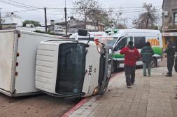 Dos camioneros terminaron con heridas complejas tras despistar en kilómetro 519