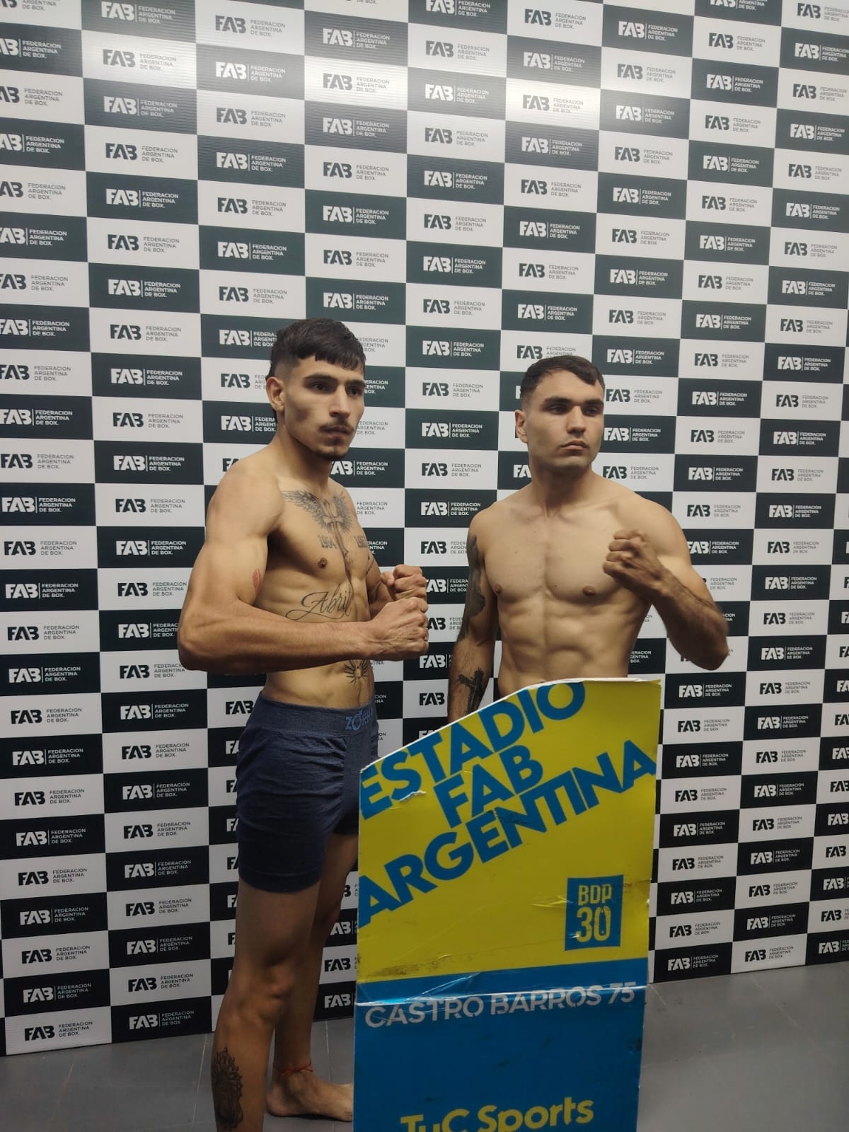 Furtado, con 63,100 kg, y su rival Mendoza, con 63,500 kg.