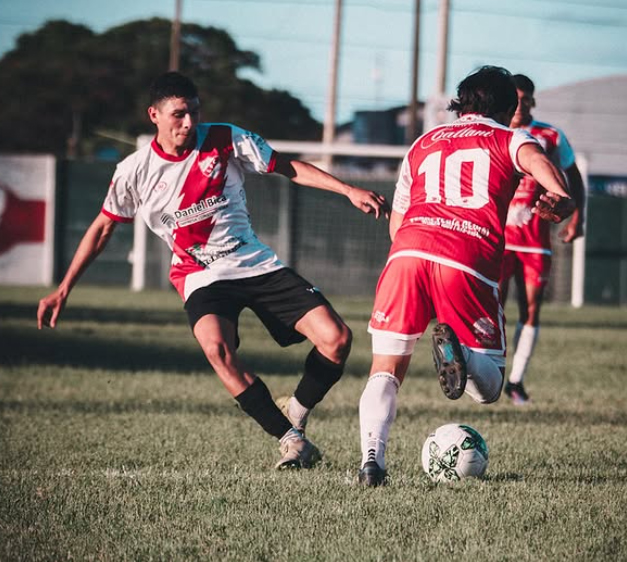 Ceibal debió “gambetear” a un Lobo que no se la puso nada fácil. Foto: f2 Deportes / LSF