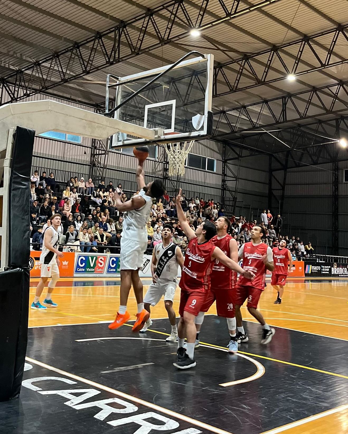 En escenarios diferentes, Ferro Carril y Universitario se juegan en esta jornada puntos que deciden posiciones.