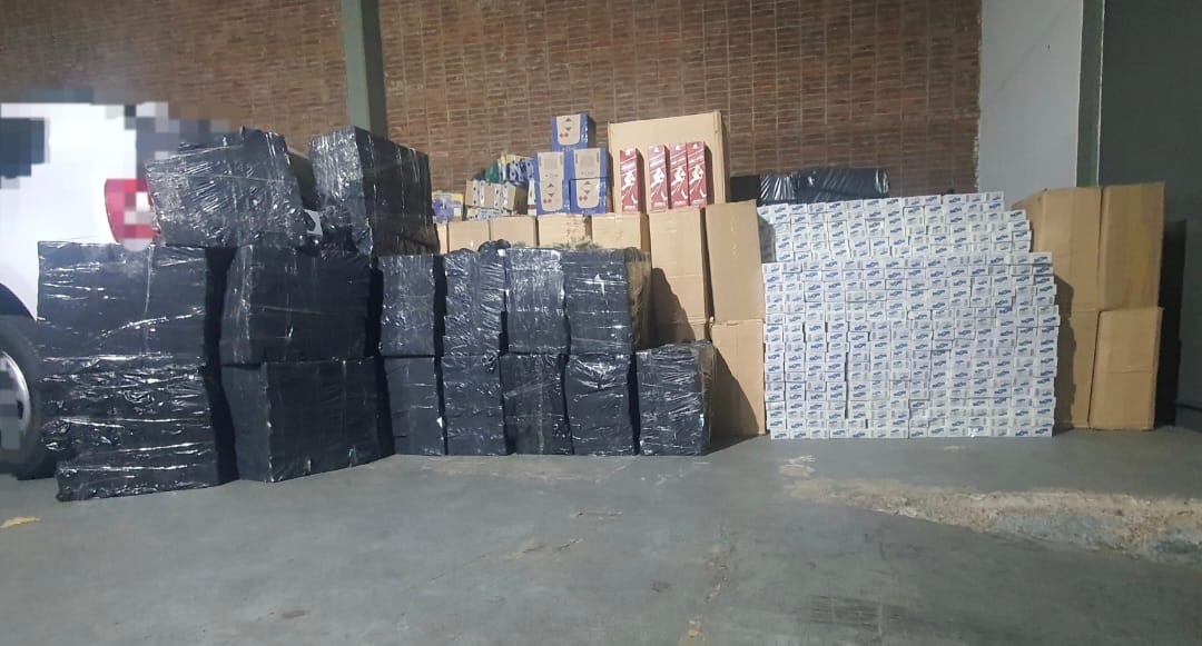 La carga ilegal que se transportaba en los vehículos de encomiendas.