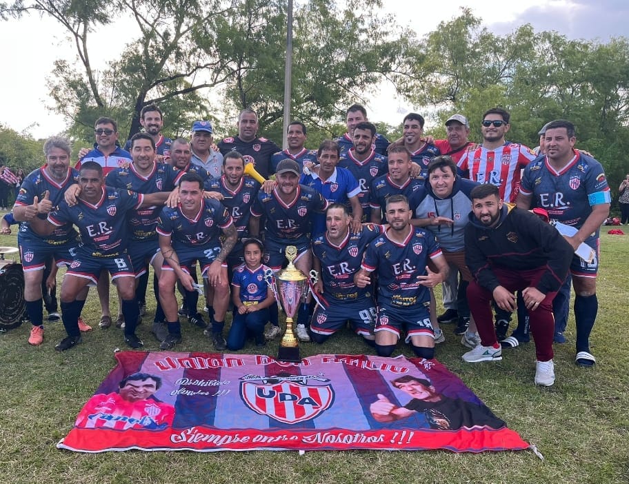 El campeón Unión Don Atilio representa a Salto en Maldonado.