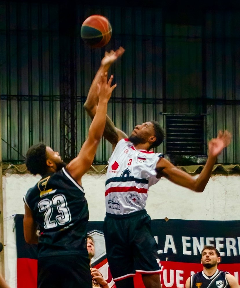 Básquetbol: Juventus-Ferro Carril  suspendido por humedad