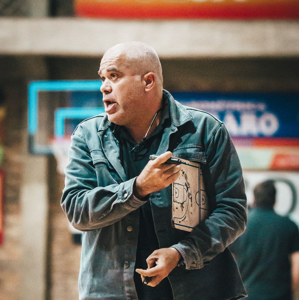 El técnico de Salto Uruguay va por un título más para su rico historial.