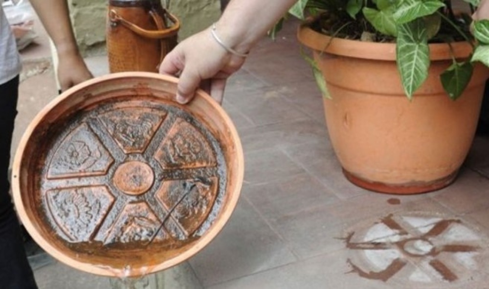 Dengue: colocación de ovitrampas  para combatir al mosquito vector