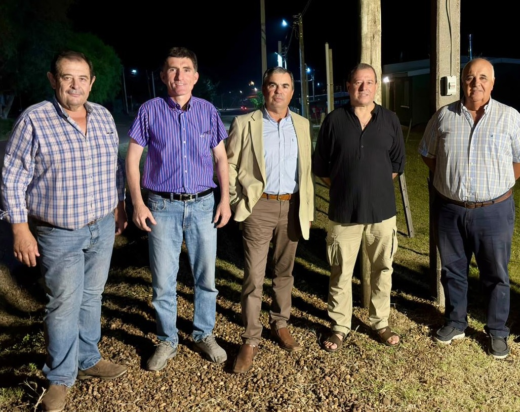 Blardoni y Galliazzi participaron del  encendido del alumbrado en MEVIR 