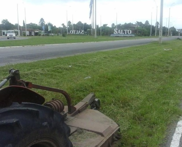 Gobierno de Salto asumió de forma transitoria corte de pasto del acceso a la ciudad