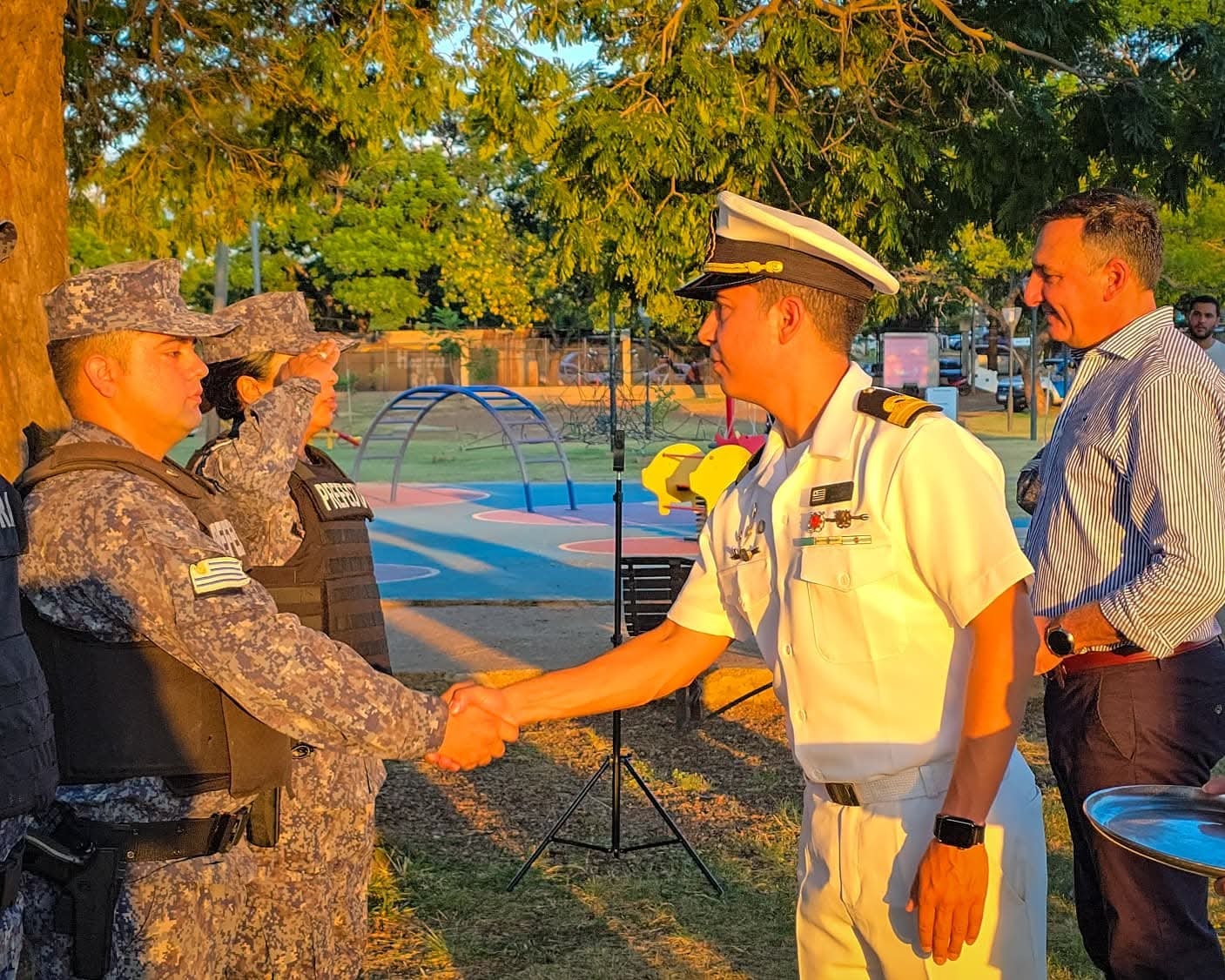 La Prefectura de Salto reconoce a 13  efectivos por lucha contra contrabando