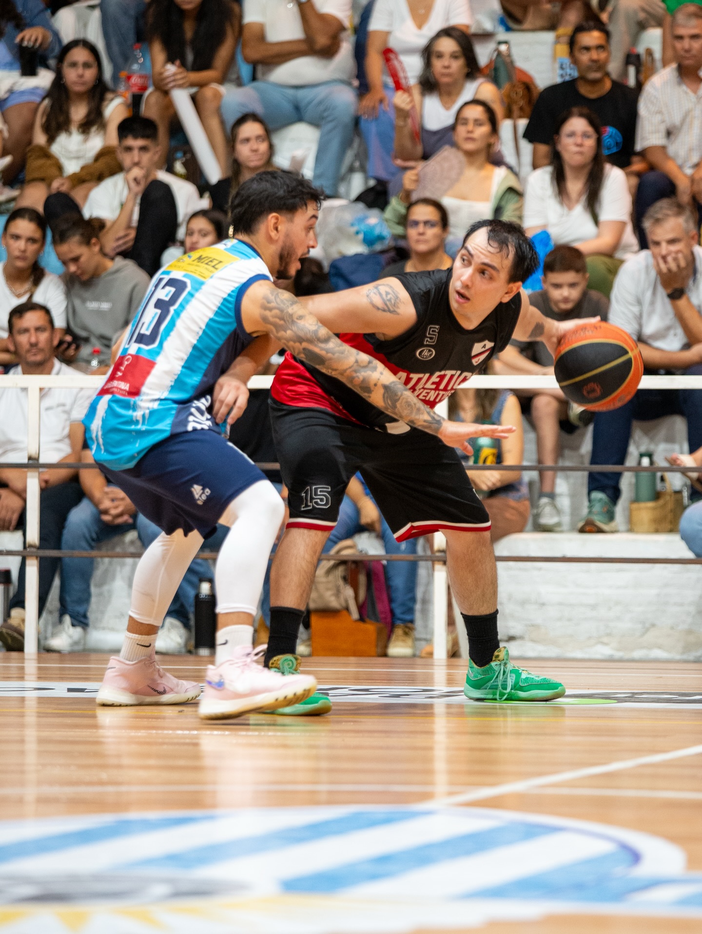 Están 1-1 en las finales del básquetbol: Tras la polémica, Juventus y Salto Uruguay nuevamente frente a frente