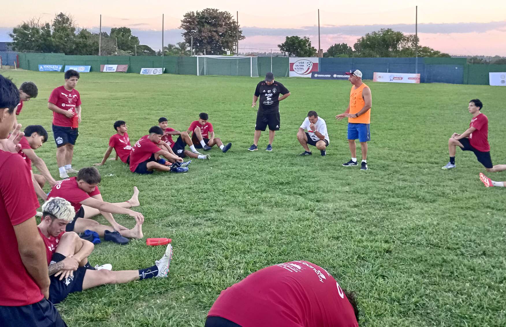 Cardozo se enojó en la práctica: Juveniles irán con alineación alternativa