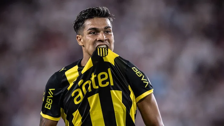 Peñarol venció 1 a 0 a Nacional en  su visita al Gran Parque Central 