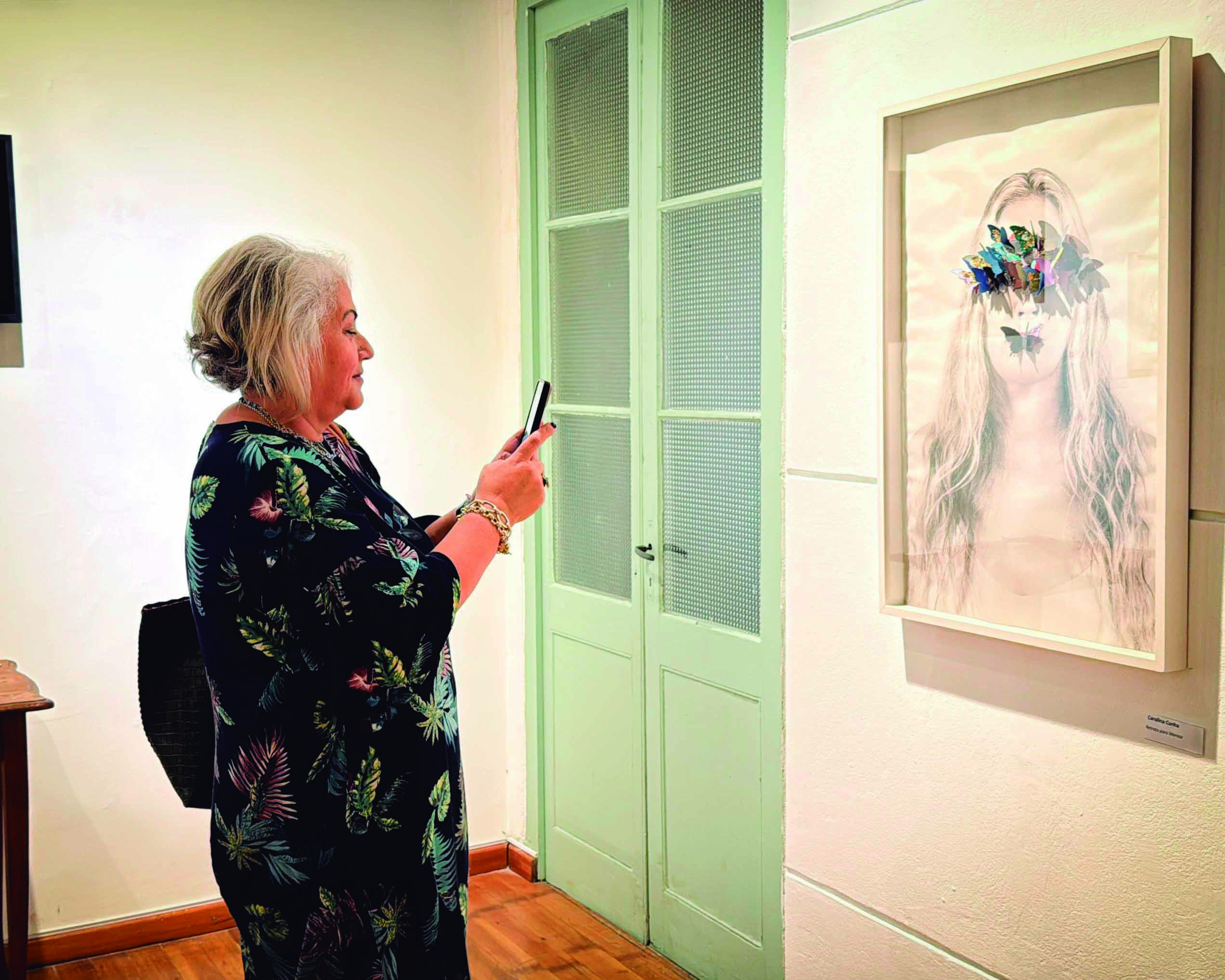 Se inauguró la muestra en  homenaje al Mes de la Mujer