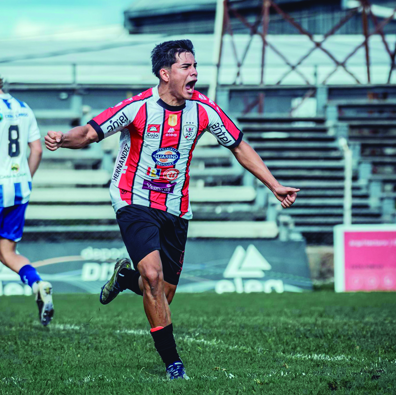 Las dos selecciones salteñas, juveniles y mayores, están en las semifinales de la Copa de OFI, con la ilusión intacta de llegar a la instancia decisiva.  Esta noche se juegan los partidos de ida en el Estadio Dickinson, con la particularidad que los campeones del Litoral Norte enfrentan  a los campeones del Litoral. La Sub 18 recibirá a Young y la Absoluta a Fray Bentos. (Pág. 19)