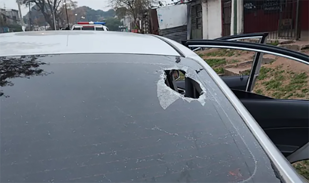 Apedreó un móvil policial  y terminó tras las rejas