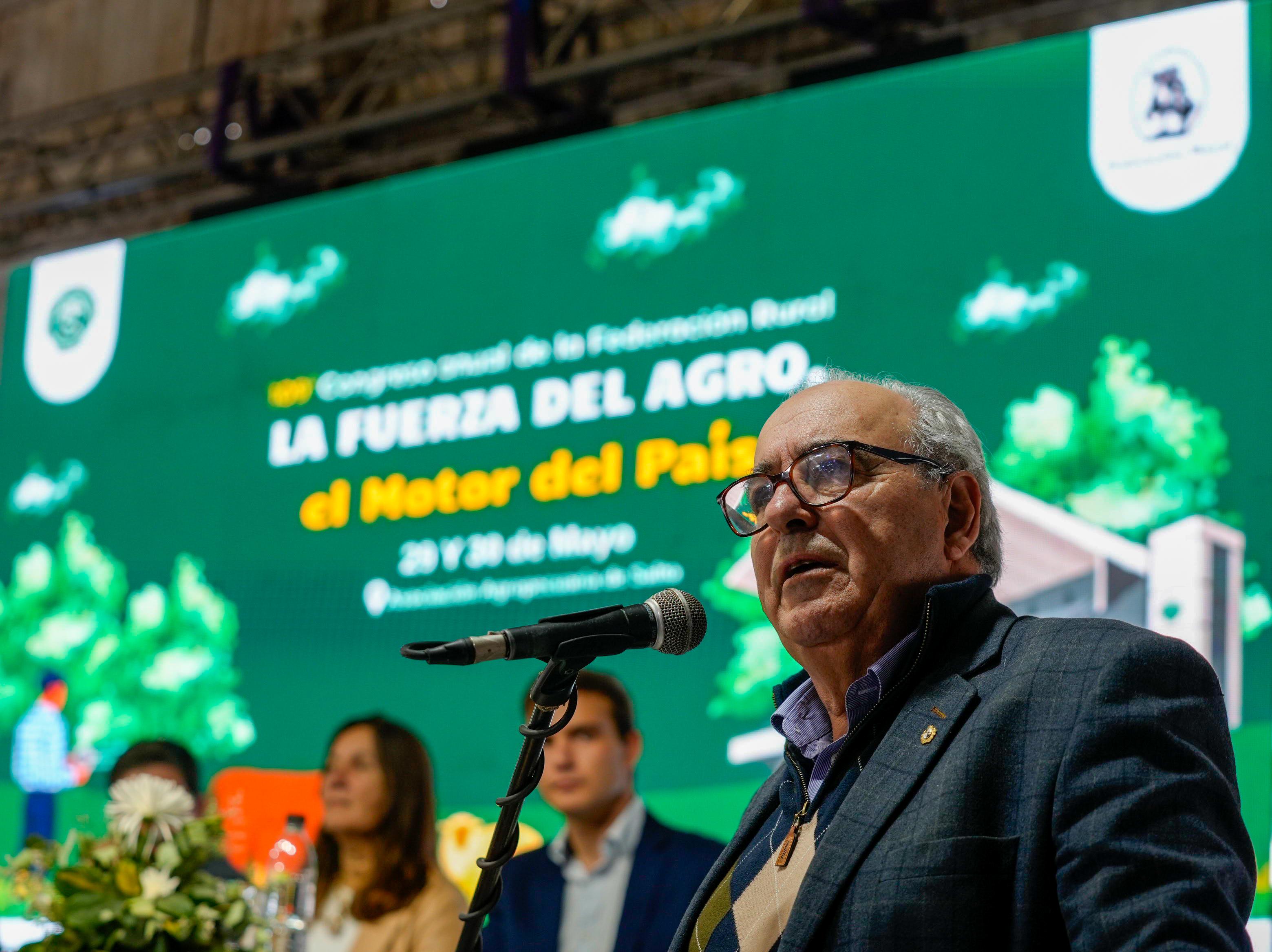 El ministro de Ganadería anunció gestiones para derogar el impuesto del 1% a los semovientes y propuso un plan de choque sanitario 