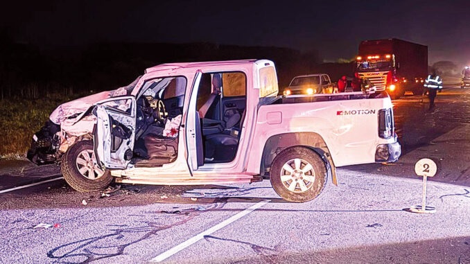 Heridos graves en choque entre  camioneta y camión en la ruta 3