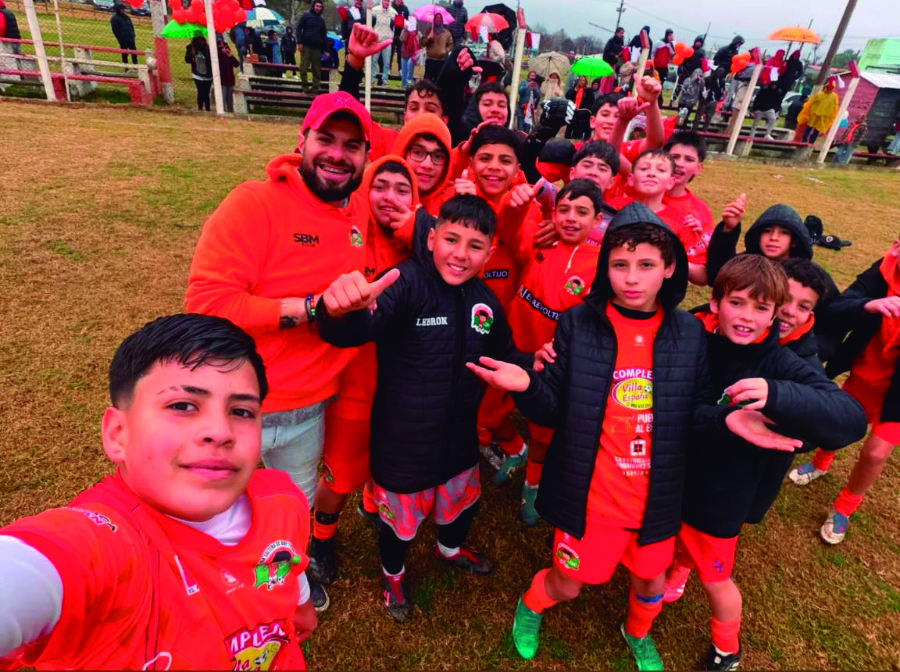 La tradicional selfie de los chiquilines tras la clasificación a la serie final.