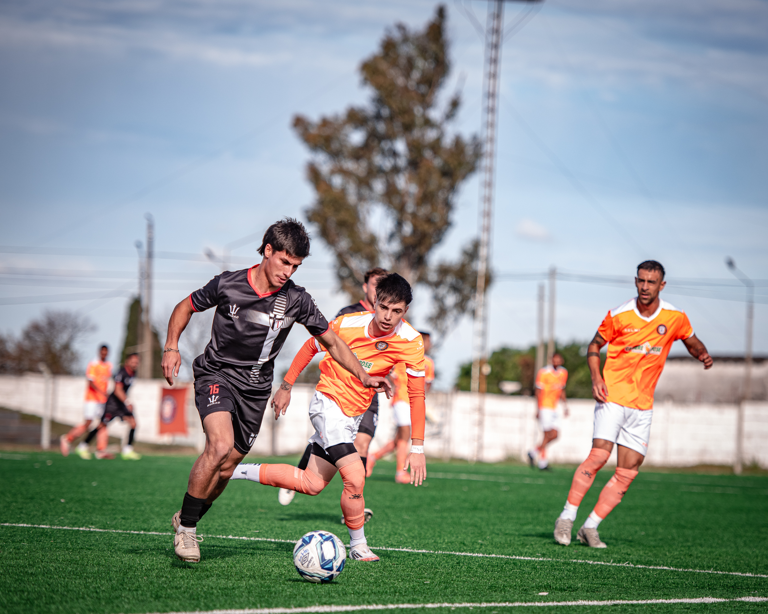 Salto FC tendrá un duelo final directo con Huracán Buceo y Villa Española