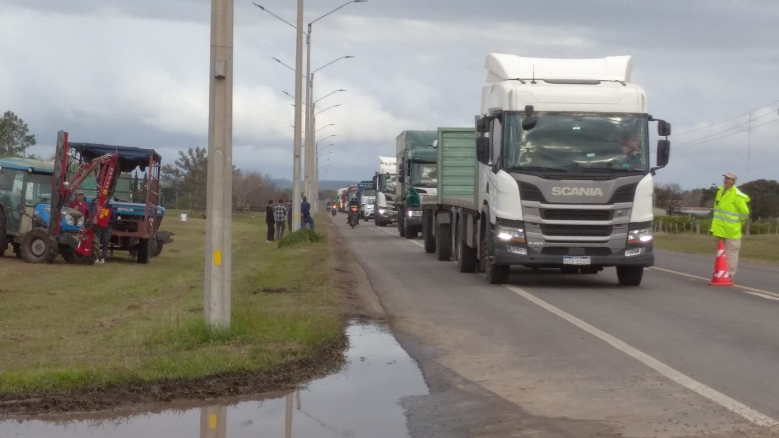 Transportistas autoconvocados iniciaron paro indefinido  en rechazo a Guía Electrónica de Cargas y suba del gasoil