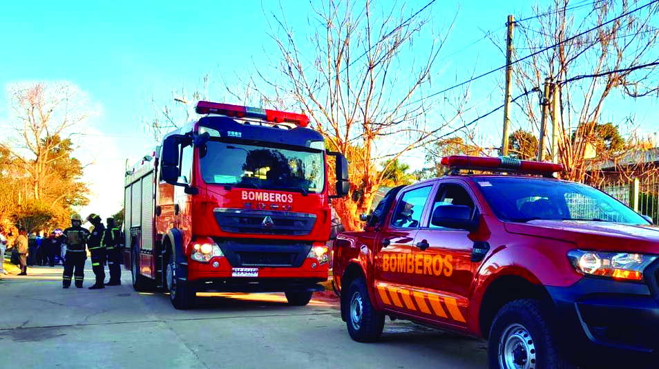 Incendio consume una vivienda  y conocido dirigente político muere  de un infarto al intentar ayudar