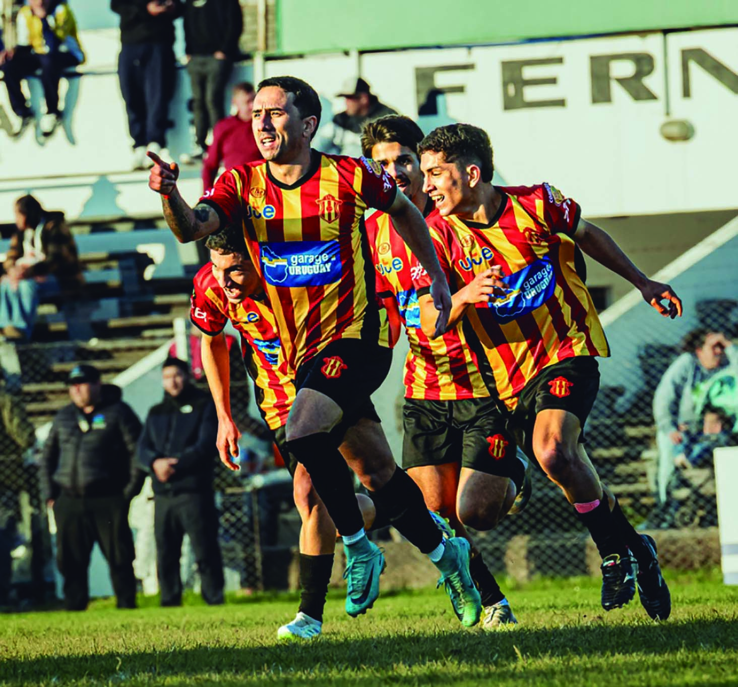 Remate desde fuera del área y Rocha pone el 1-0. Foto: Valentín Fernández. 