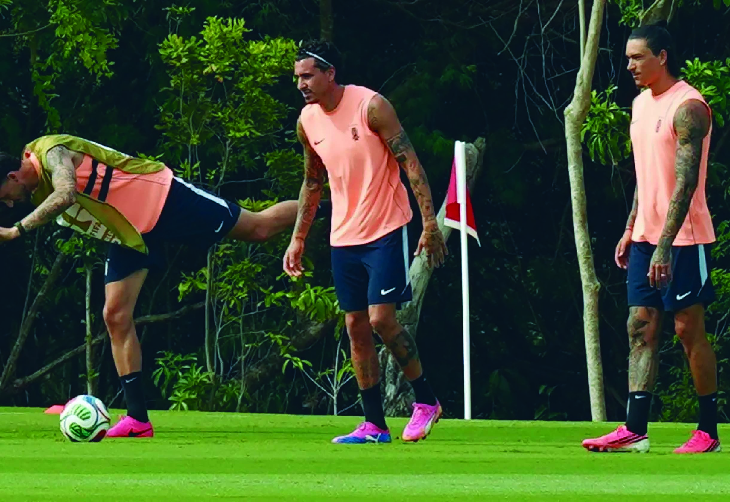 Josema Giménez y Darwin Núñez en el entrenamiento; serían dos de los cambios de Bielsa para mañana. Foto 'El País'