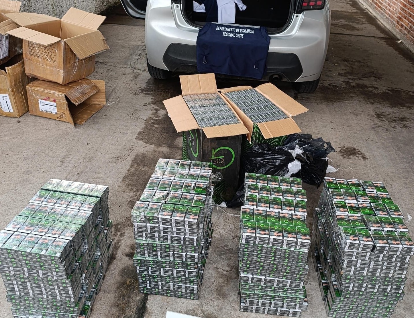 Incautaron 60.000 cigarrillos y confiscan un vehículo mediante operativo aduanero