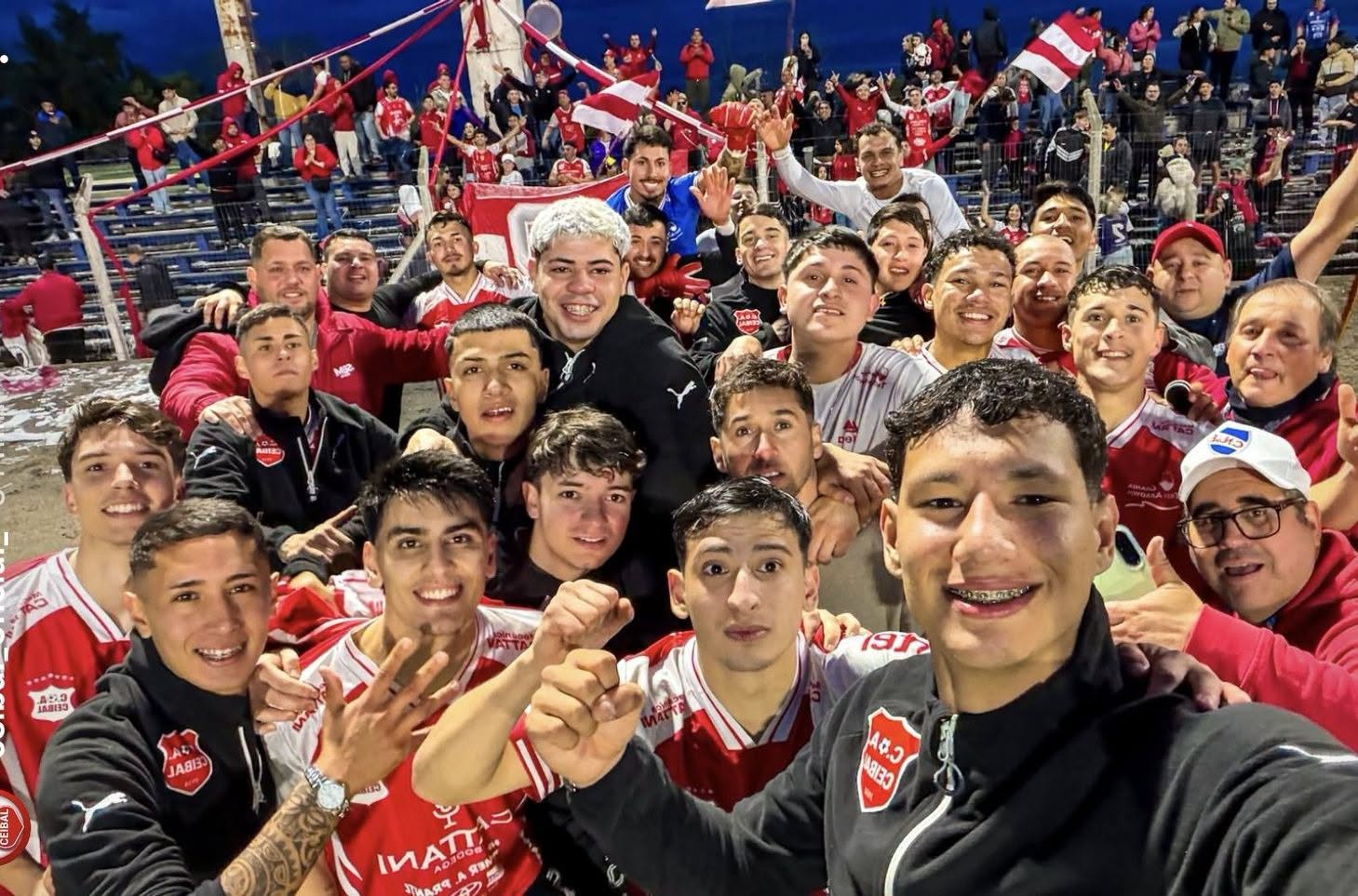 La 'selfie' en el Martínez Laguarda, luego del histórico partido.
