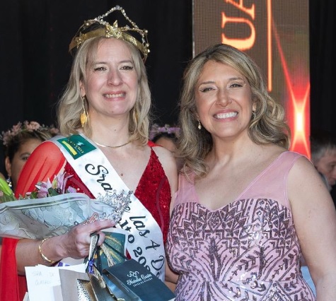 -Daniela Ojeda (Reina) junto a Gabriela Acosta organizadora del evento.