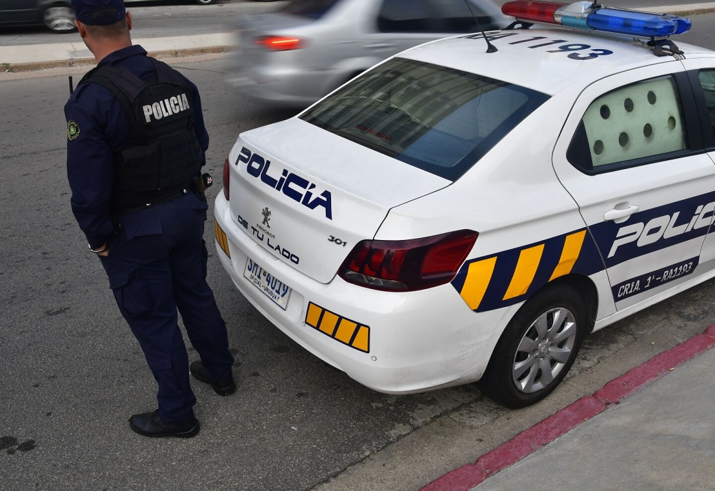 Cuatro delincuentes armados le robaron  el celular a un joven a plena luz del día