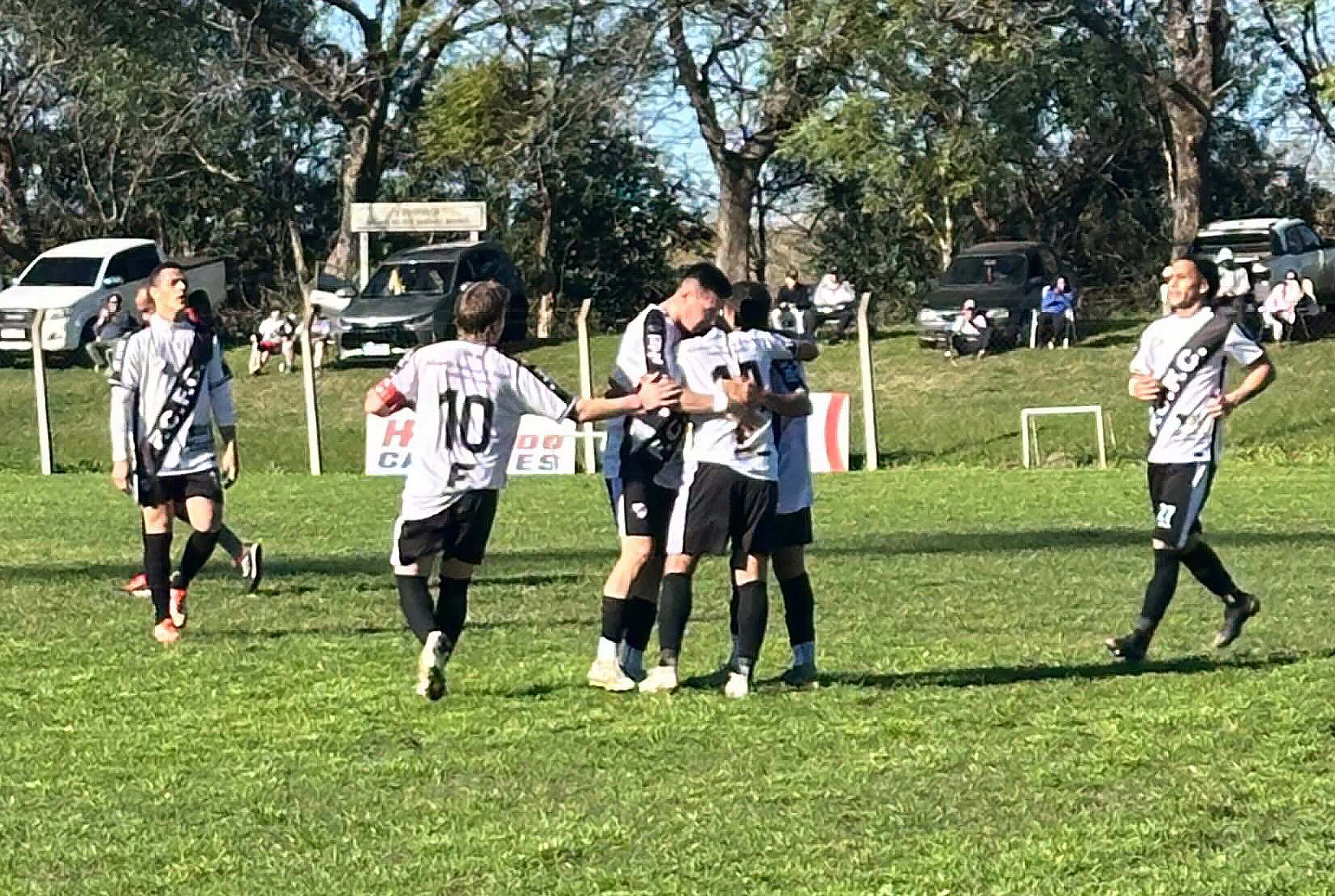 Los carboneros suman tres triunfos y un empate en cuatro fechas.