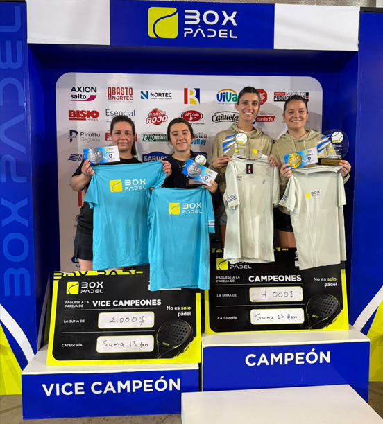 Las jugadoras Milagros Roig y Esperanza Armstrong campeonas de suma 13junto a las Sub campeonas Isabel Duffey y Victoria Quintana.