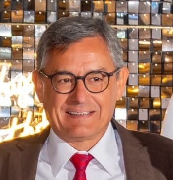 Persona ausente: buscan a un hombre de 59 años que salió en su Kangoo gris