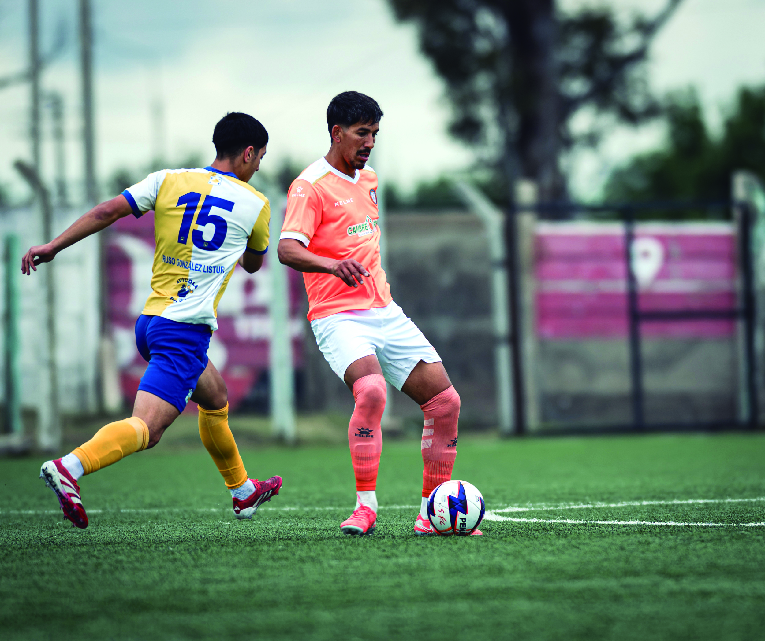 Hamilton Pereira en acción. Salto FC tiene otro partido clave en la próxima fecha. Foto: Valentín Fernández