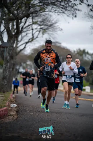Claudia Damacena y Juan Trinidad se consagraron campeones en el Salto Run