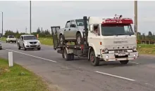 La camioneta que transportaba la droga fue llevada hasta un galpón donde se realizó el conteo.