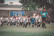 Ferrocaril catgoria 7 años saludando a su par Saladero. 