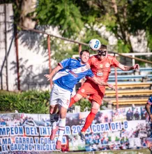 Junior Rodríguez ante Polancos; no estará en el debut por sanción.  Foto: Valentín Rodríguez