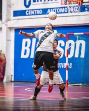 Salto Rowing le ganó un partido importante a Ferro Carril y es tercero. Foto 'Liga de Futsal'