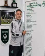 El técnico armando el plantel para este año.