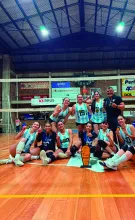 Las chicas de Salto Uruguay luego de coronarse campeonas.