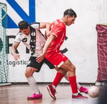 En un partido que tenía mucho en juego, terminó Universitario terminó quedándose con la victoria ante Ferro Carril por 8-7.