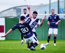 Fabio Rondán entró por la fatalidad de un compañero y luego anotó el único gol y fue el mejor del campo. Fotos: Valentín Fernández.