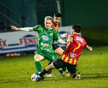 Partido parejo, pero Gladiador sacó la ventaja. Fotos: Valentín Fernández