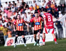 El partido entre Ceibal y Gladiador fue el que concitó la mayor atención del público. Foto: Valentín Fernández