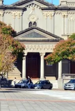 Latidos: Durmiendo en la iglesia, Ruidos molestos y más...