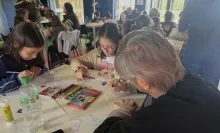 Cartas que cruzan el tiempo: el arte de la correspondencia como puente generacional y el rescate a tradición epistolar