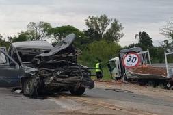 Tres heridos graves tras colisión de  camioneta salteña y camión en ruta 3