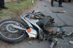 Choque entre dos motos dejó  a dos hombres lesionados